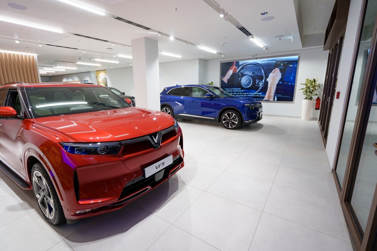 VinFast opens flagship stores in France, Germany